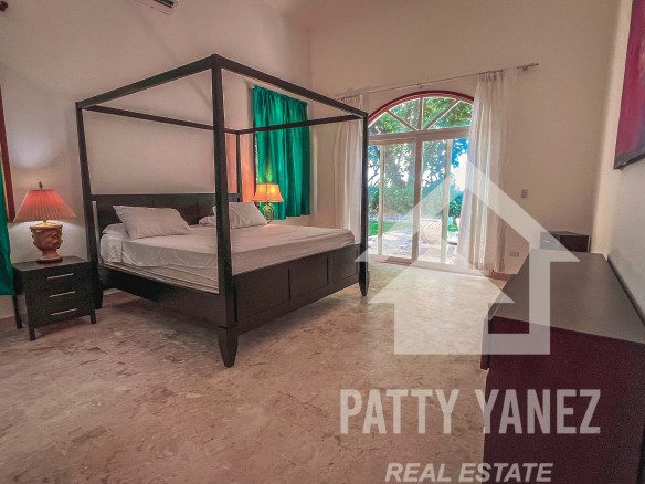Villa frente al mar en venta en Hideaway Beach, Encuentro: una inversión ideal para Airbnb