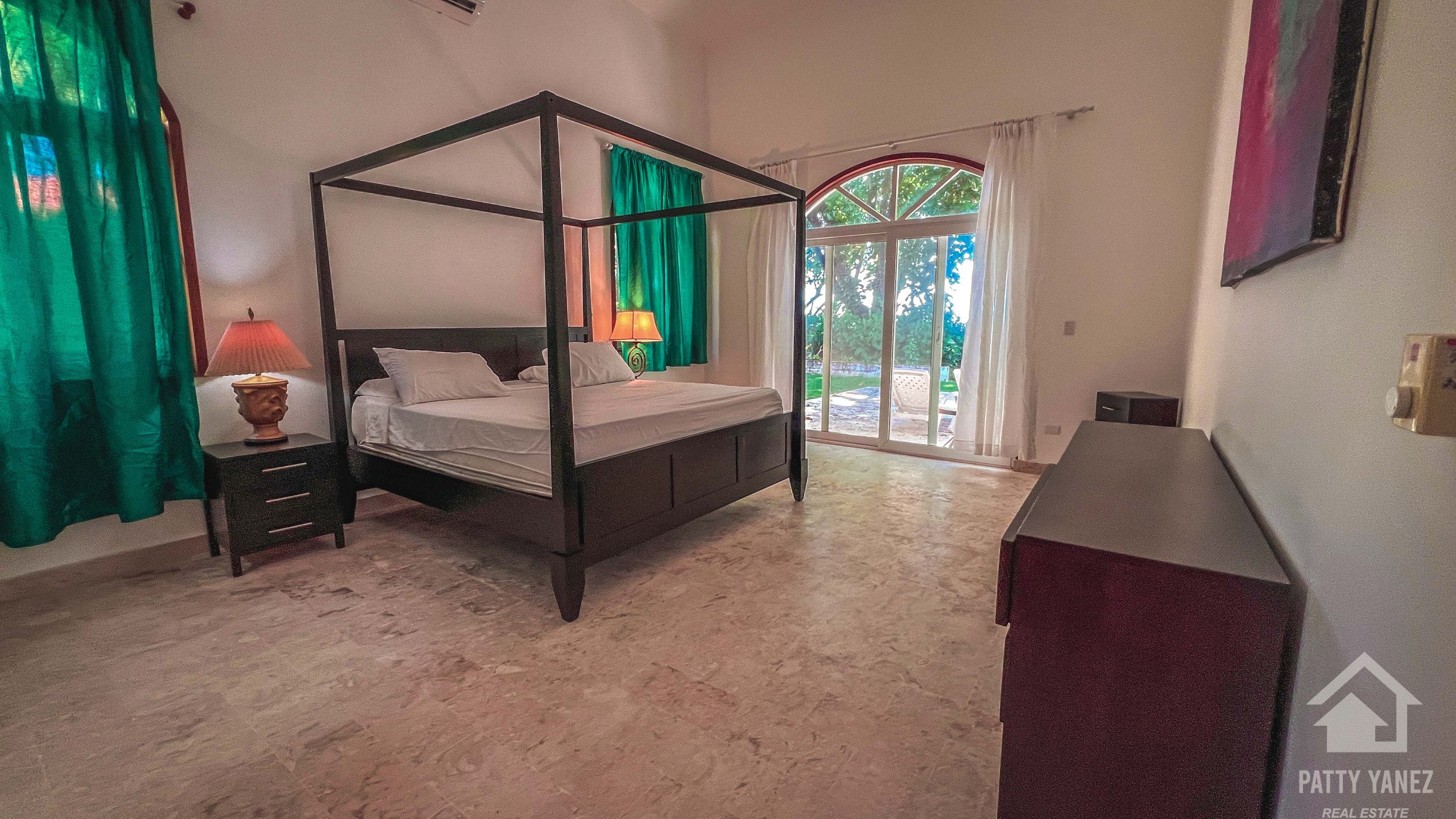 Villa frente al mar en venta en Hideaway Beach, Encuentro: una inversión ideal para Airbnb