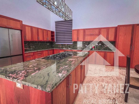 Villa frente al mar en venta en Hideaway Beach, Encuentro: una inversión ideal para Airbnb