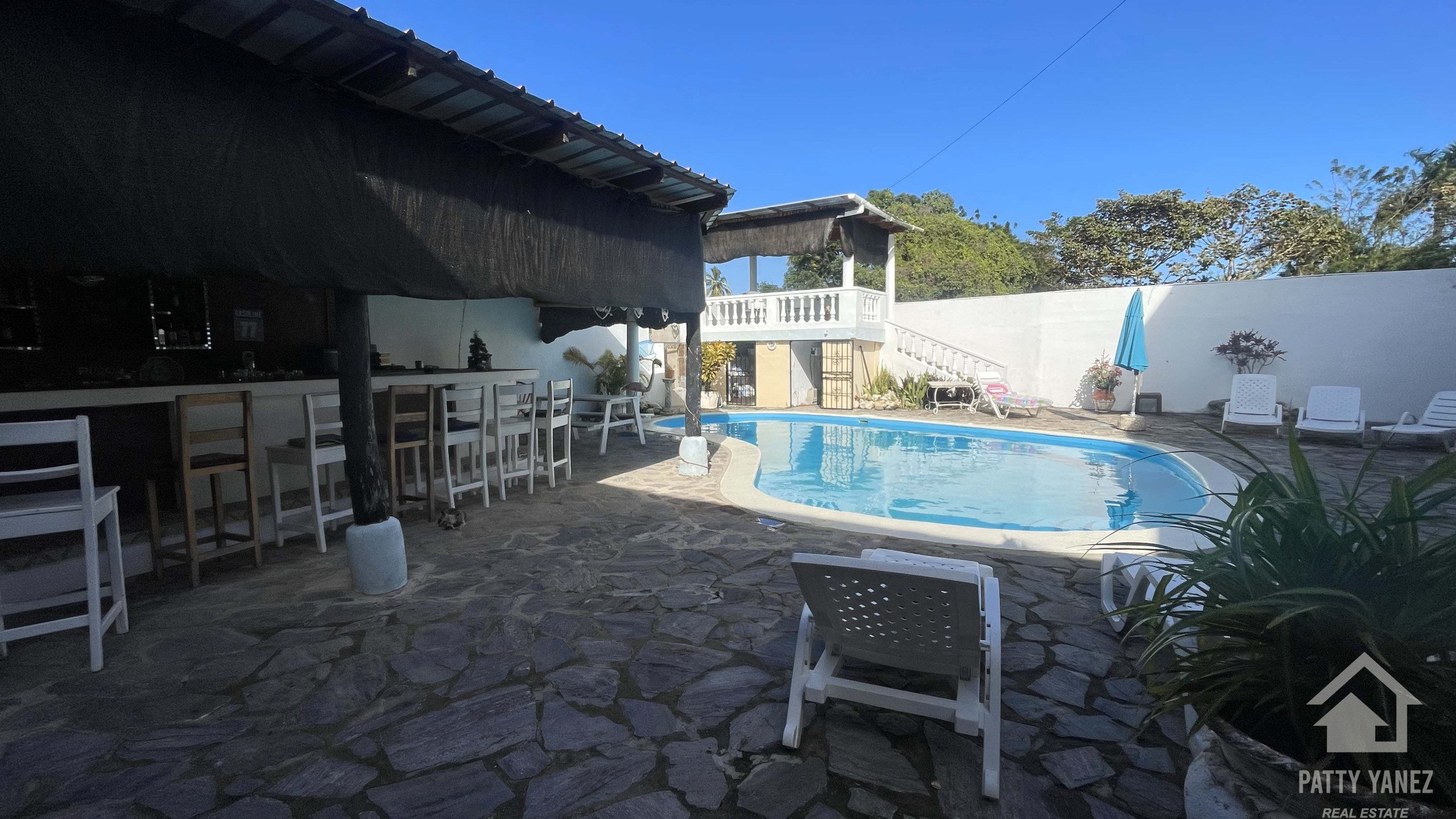 Investment Opportunity: Rental Business with 12 Units + Penthouse