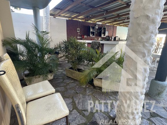 Investment Opportunity: Rental Business with 12 Units + Penthouse