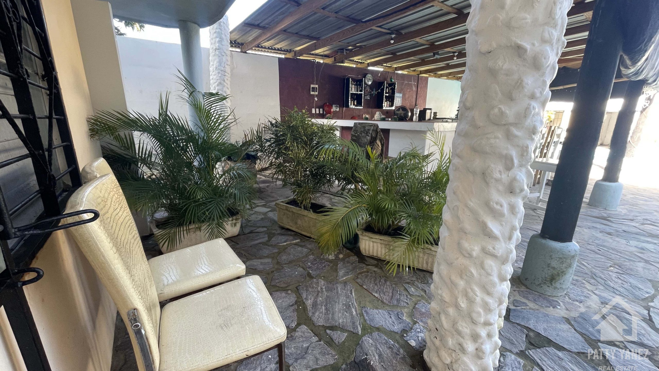 Investment Opportunity: Rental Business with 12 Units + Penthouse
