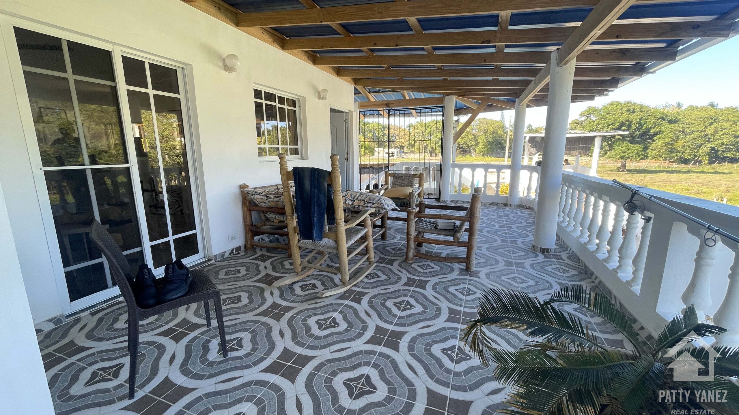 Investment Opportunity: Rental Business with 12 Units + Penthouse