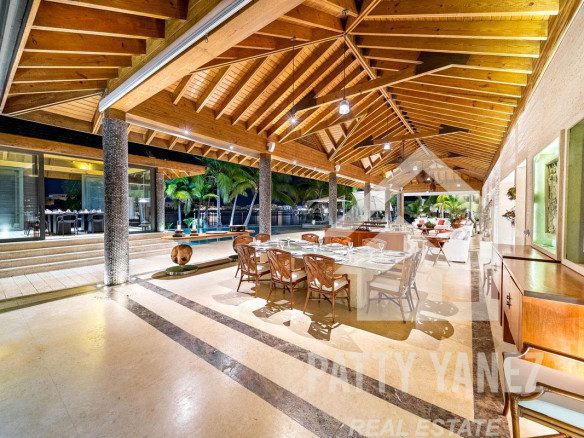 Mega mansión exclusiva frente al mar en Cap Cana: un refugio de lujo y una oportunidad de inversión