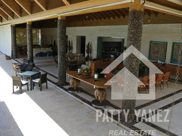 Mega mansión exclusiva frente al mar en Cap Cana: un refugio de lujo y una oportunidad de inversión