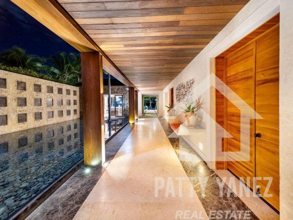 Mega mansión exclusiva frente al mar en Cap Cana: un refugio de lujo y una oportunidad de inversión