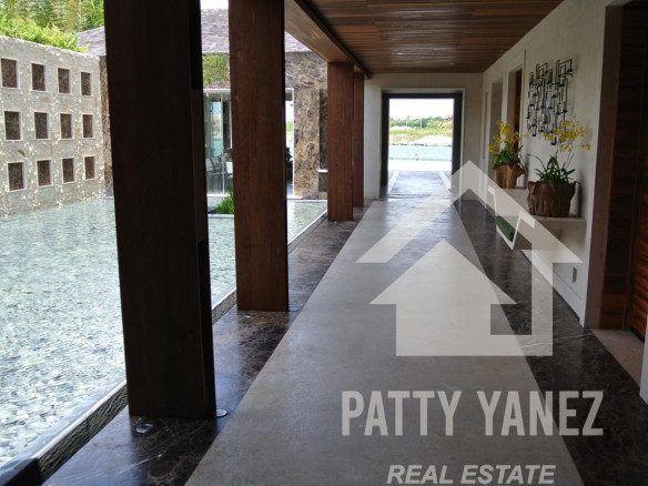 Mega mansión exclusiva frente al mar en Cap Cana: un refugio de lujo y una oportunidad de inversión
