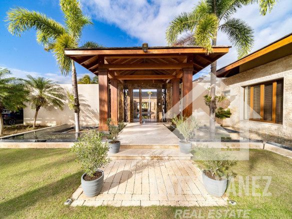 Mega mansión exclusiva frente al mar en Cap Cana: un refugio de lujo y una oportunidad de inversión