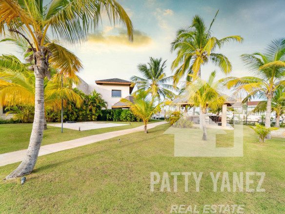 Mega mansión exclusiva frente al mar en Cap Cana: un refugio de lujo y una oportunidad de inversión