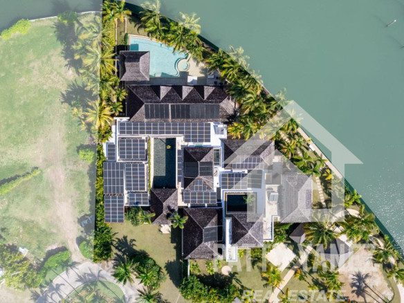 Mega mansión exclusiva frente al mar en Cap Cana: un refugio de lujo y una oportunidad de inversión