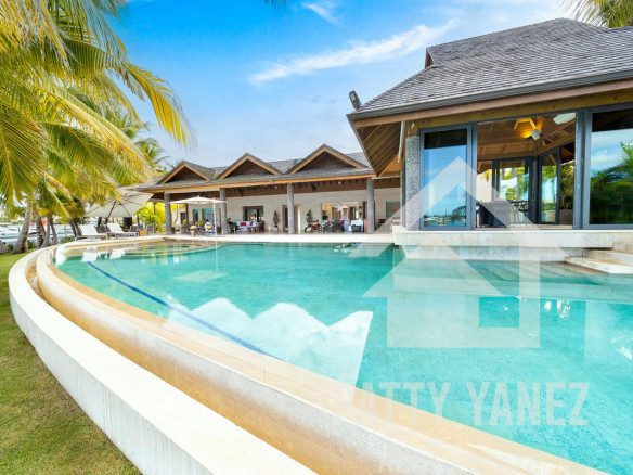 Mega mansión exclusiva frente al mar en Cap Cana: un refugio de lujo y una oportunidad de inversión