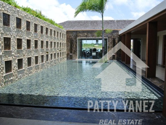 Mega mansión exclusiva frente al mar en Cap Cana: un refugio de lujo y una oportunidad de inversión