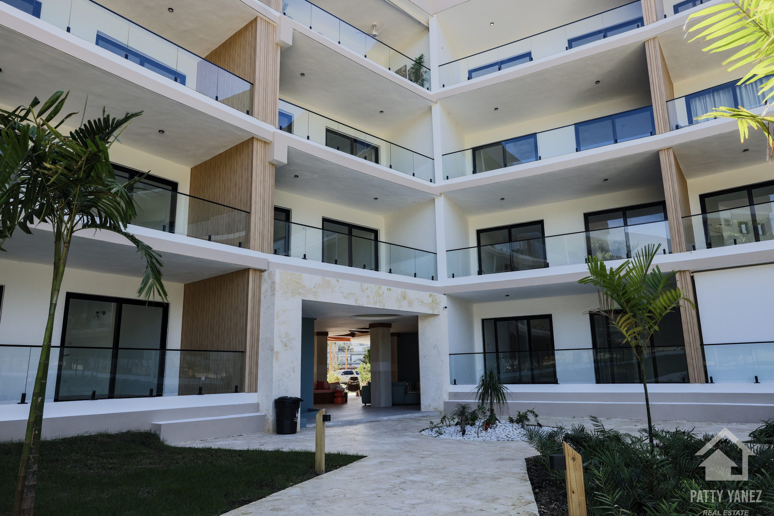 Luxury Beachfront Living – LAST UNITS AVAILABLE
