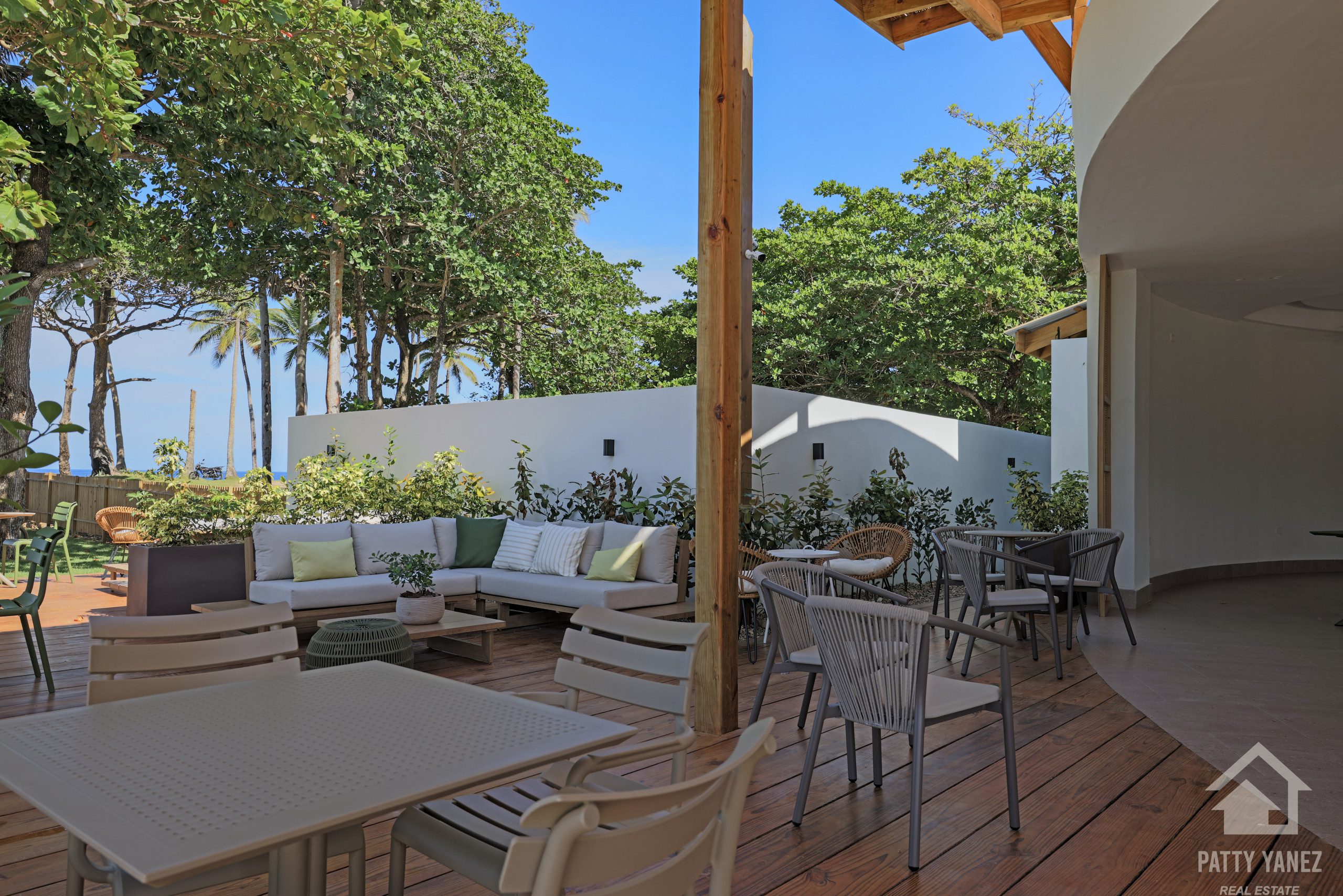 Luxury Beachfront Living – LAST UNITS AVAILABLE