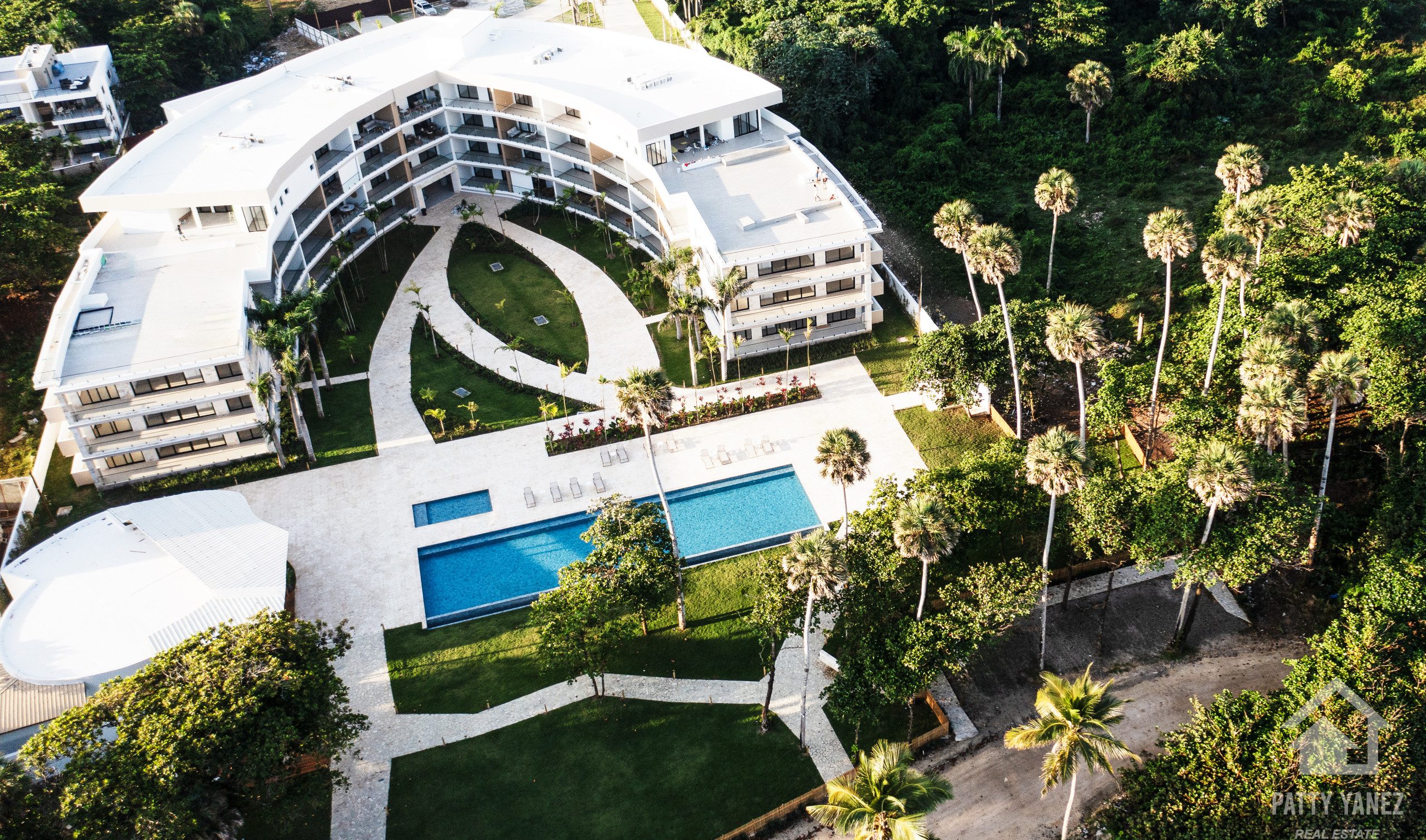 Luxury Beachfront Living – LAST UNITS AVAILABLE