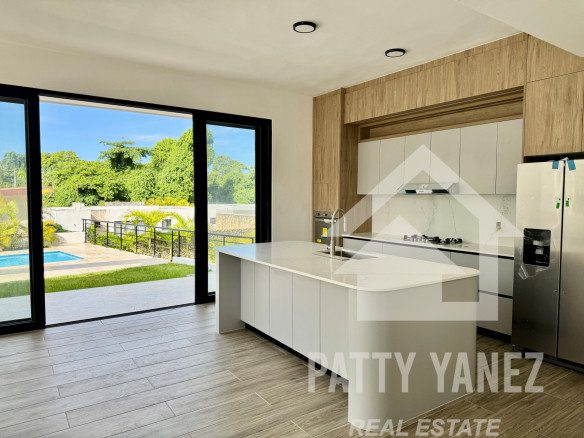 Luxury 3-Bedroom Villa for Sale in Gated Community Near the Beach – Dominican Republic
