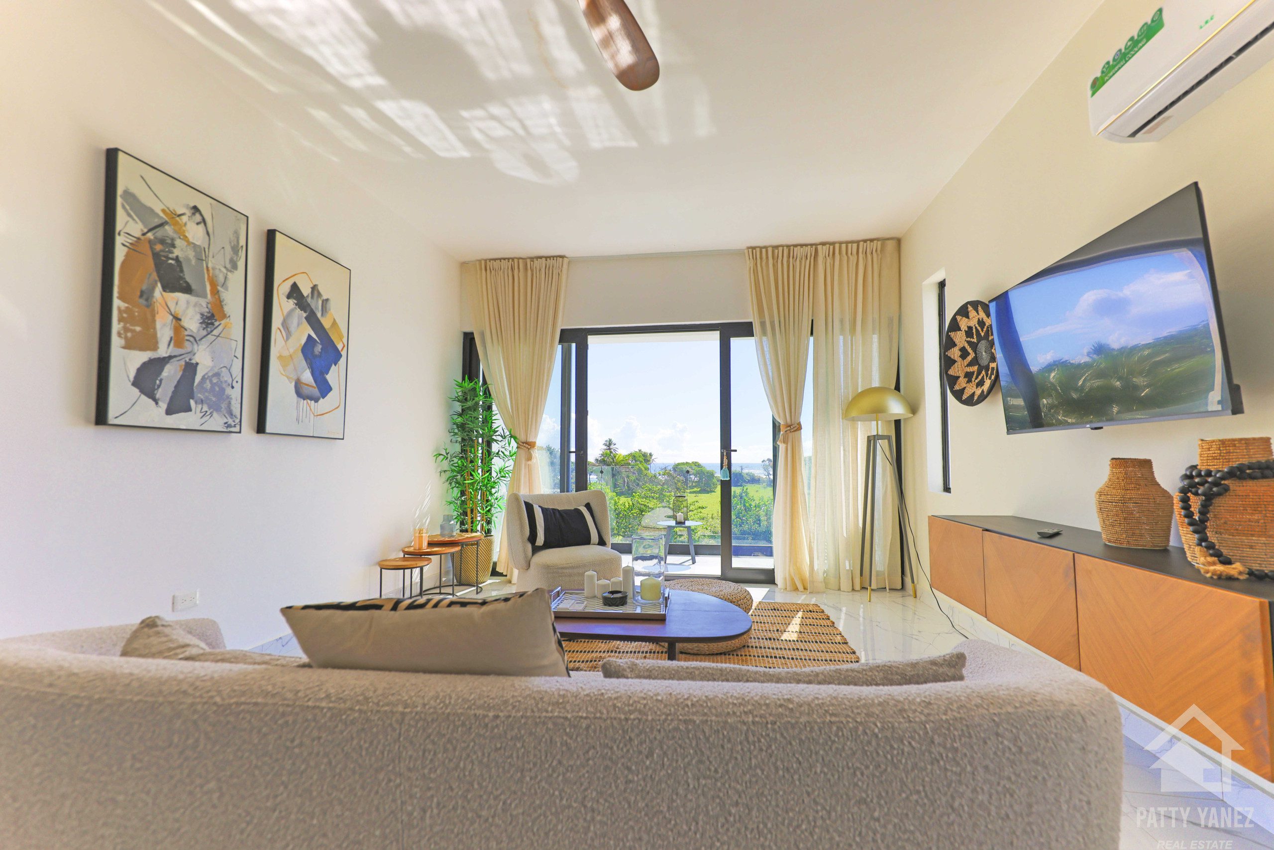 apartamento en venta a unos pasos de la playa (8) Ático de lujo con azotea privada en Encuentro, Cabarete: ubicación privilegiada cerca de la playa.