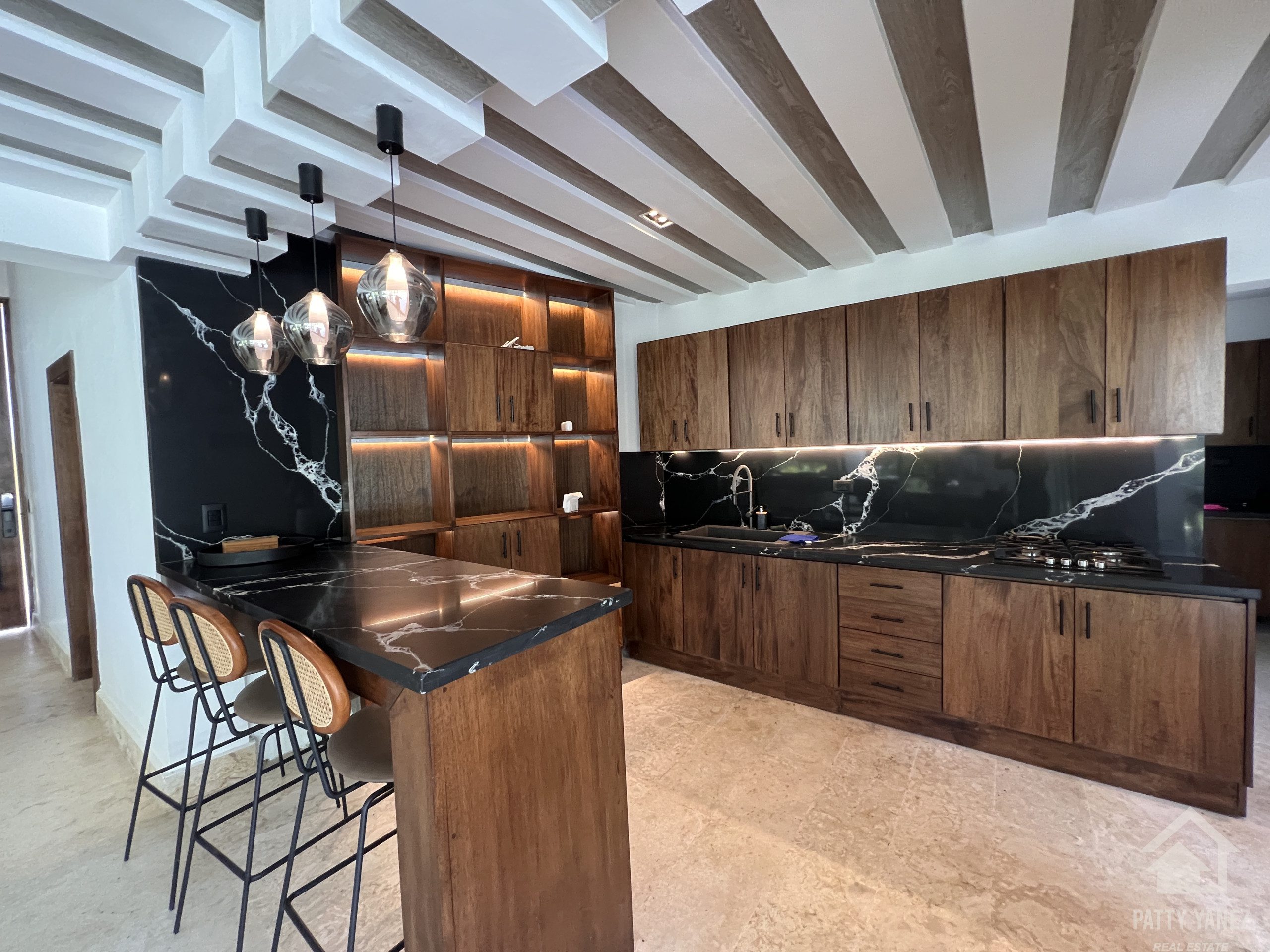 Villa en venta en Sosúa, en una urbanización cerrada, con acceso privado a la playa.