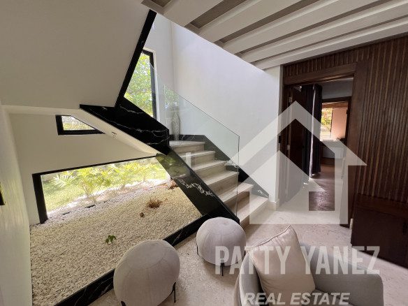 Villa en venta en Sosúa, en una urbanización cerrada, con acceso privado a la playa.