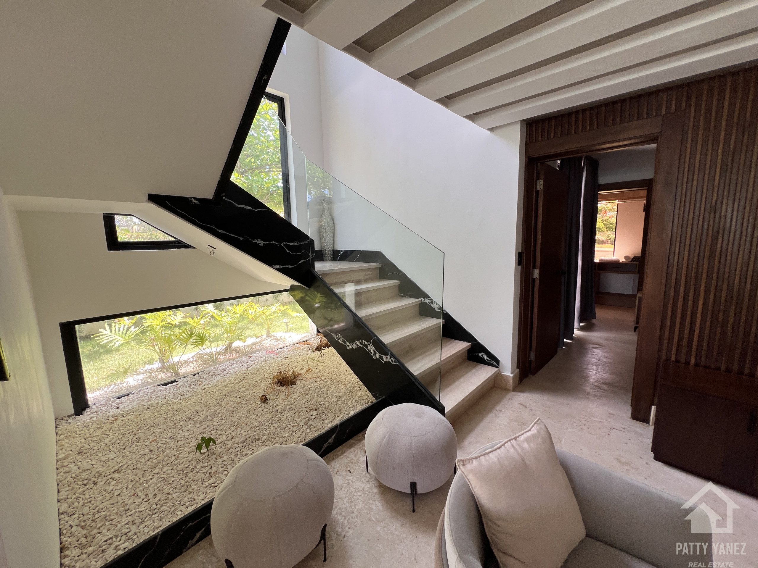 Villa en venta en Sosúa, en una urbanización cerrada, con acceso privado a la playa.
