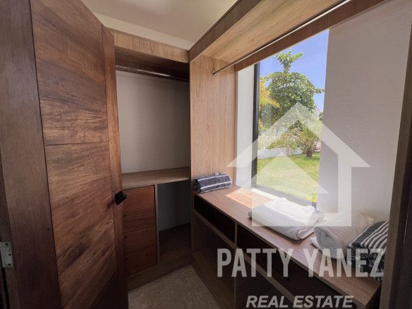 Villa en venta en Sosúa, en una urbanización cerrada, con acceso privado a la playa.