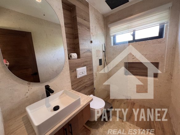 Villa en venta en Sosúa, en una urbanización cerrada, con acceso privado a la playa.