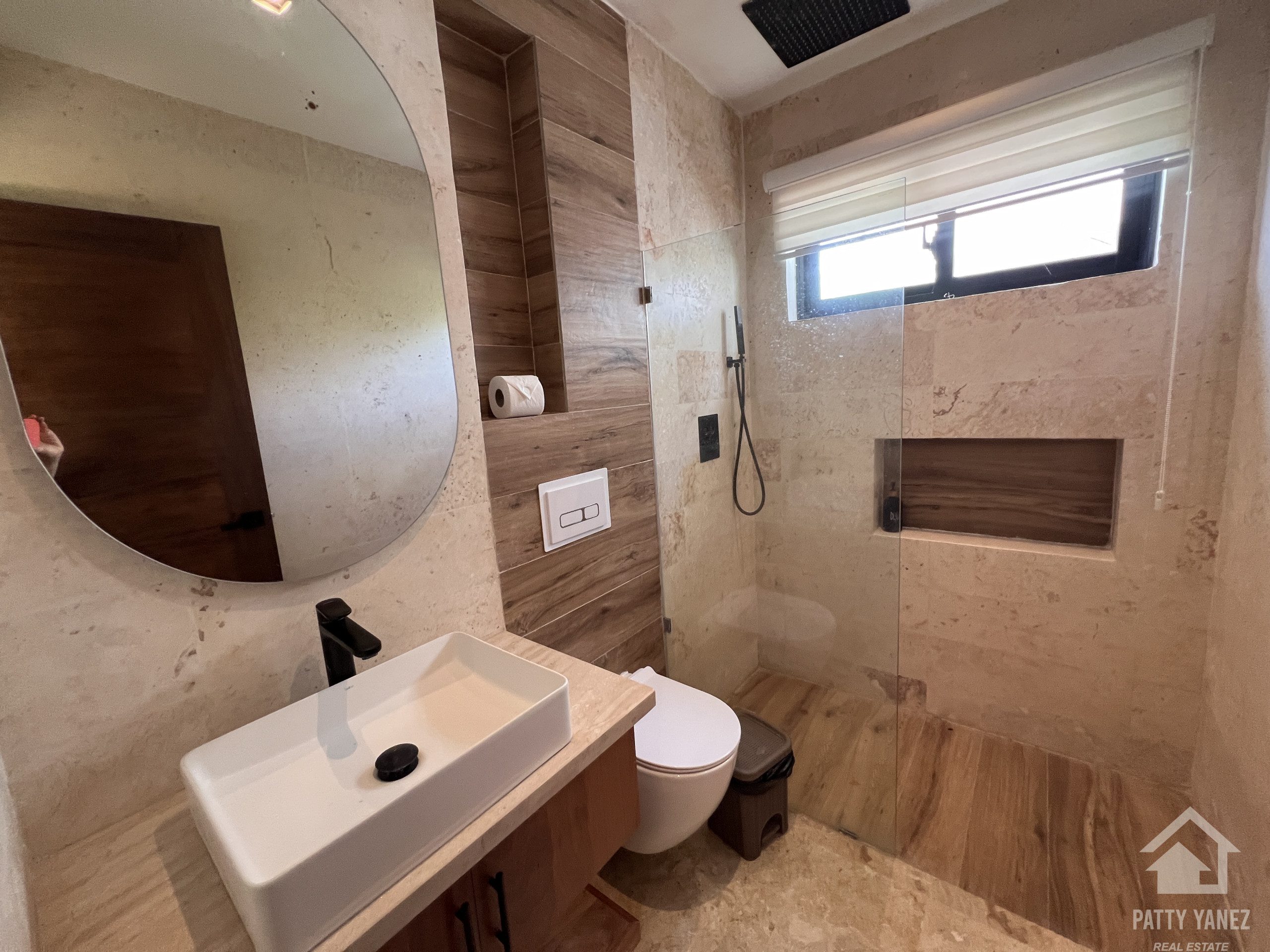 Villa en venta en Sosúa, en una urbanización cerrada, con acceso privado a la playa.