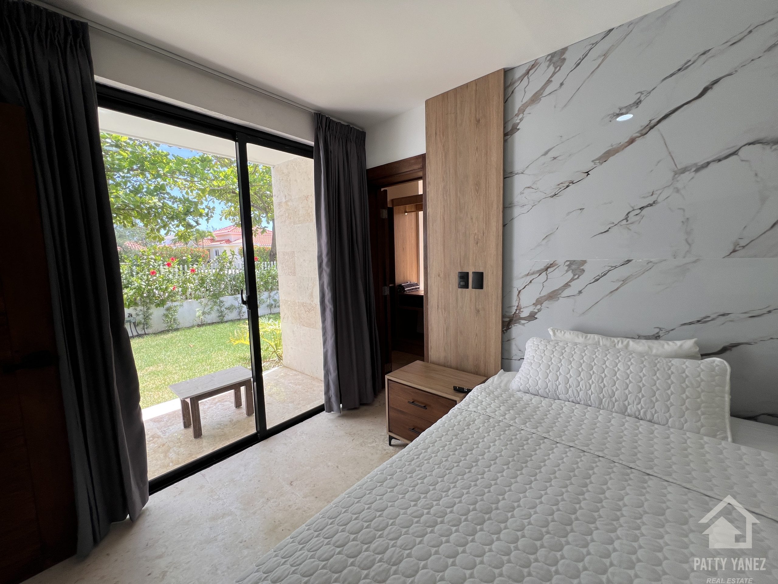 Villa en venta en Sosúa, en una urbanización cerrada, con acceso privado a la playa.
