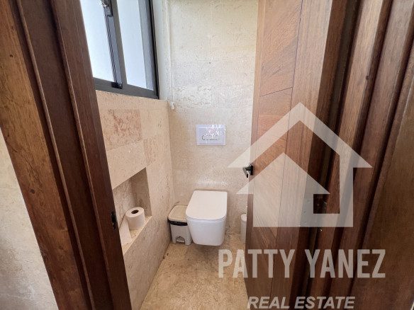 Villa en venta en Sosúa, en una urbanización cerrada, con acceso privado a la playa.