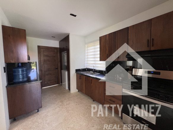 Villa en venta en Sosúa, en una urbanización cerrada, con acceso privado a la playa.