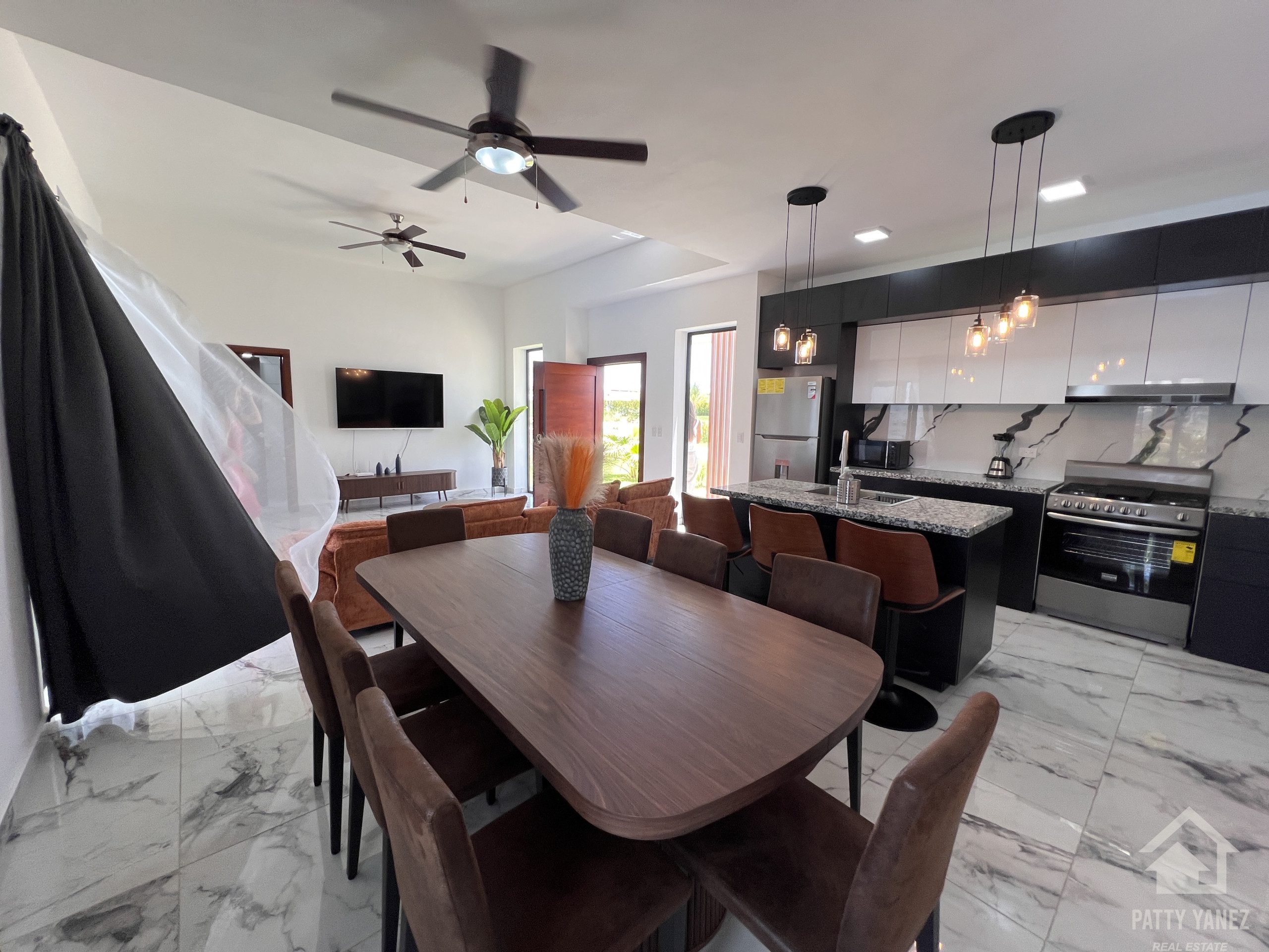 Villa for Sale in Sosúa gated comunity– Steps from the Beach.