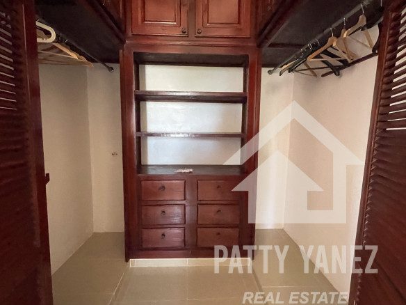 Luxury 9-Bedroom Villa for Sale in Cabarete East – Investment & Lifestyle Opportunity