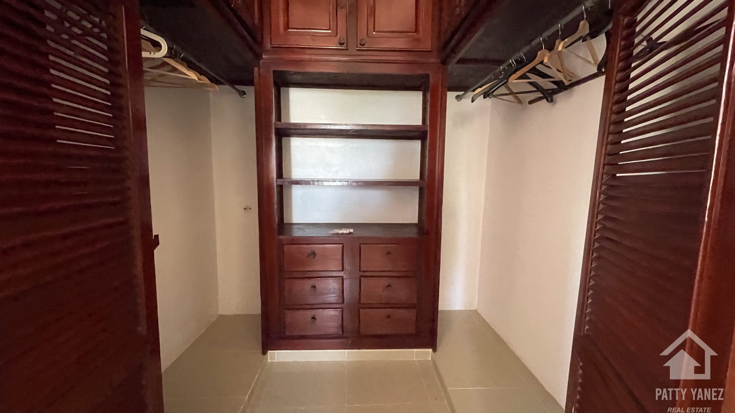 Luxury 9-Bedroom Villa for Sale in Cabarete East – Investment & Lifestyle Opportunity