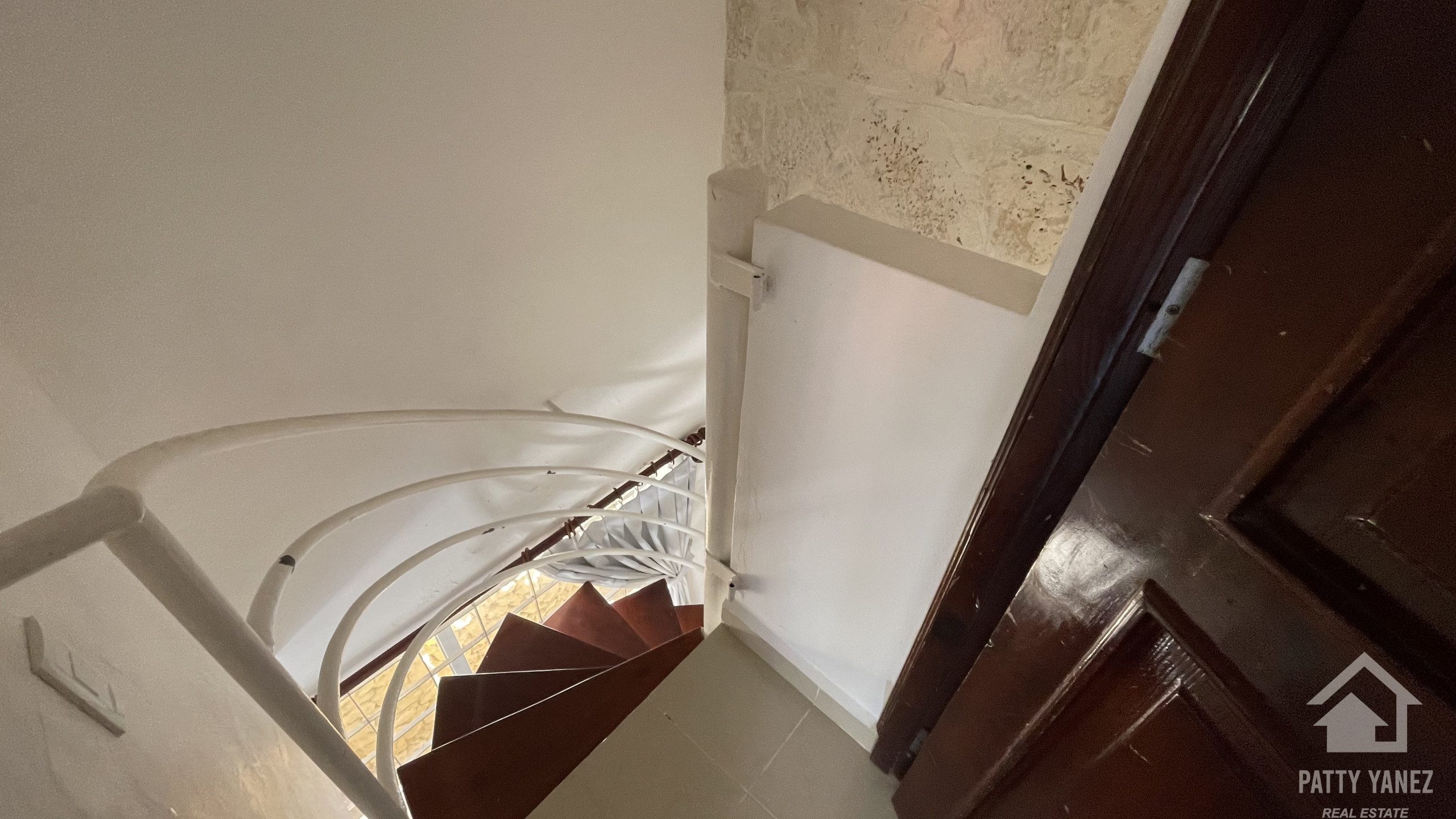Luxury 9-Bedroom Villa for Sale in Cabarete East – Investment & Lifestyle Opportunity