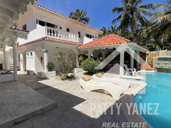Luxury 9-Bedroom Villa for Sale in Cabarete East – Investment & Lifestyle Opportunity