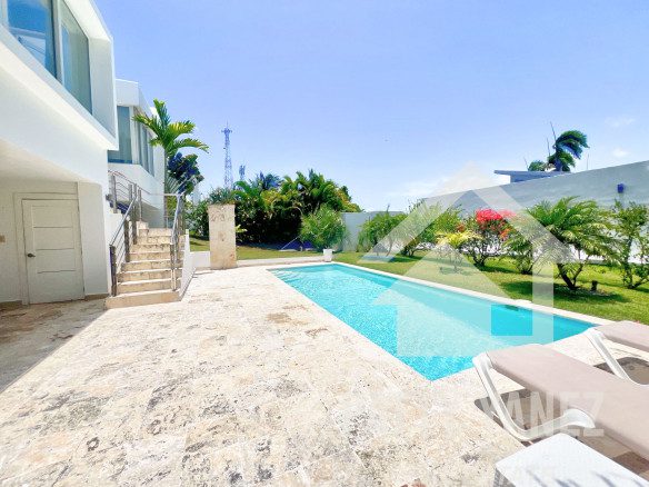 Encantadora villa de 3 dormitorios con vistas a la laguna y paneles solares – Cabarete, República Dominicana