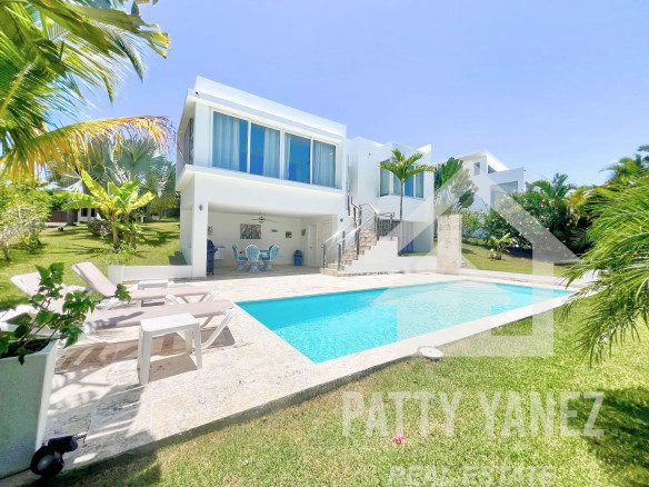Encantadora villa de 3 dormitorios con vistas a la laguna y paneles solares – Cabarete, República Dominicana
