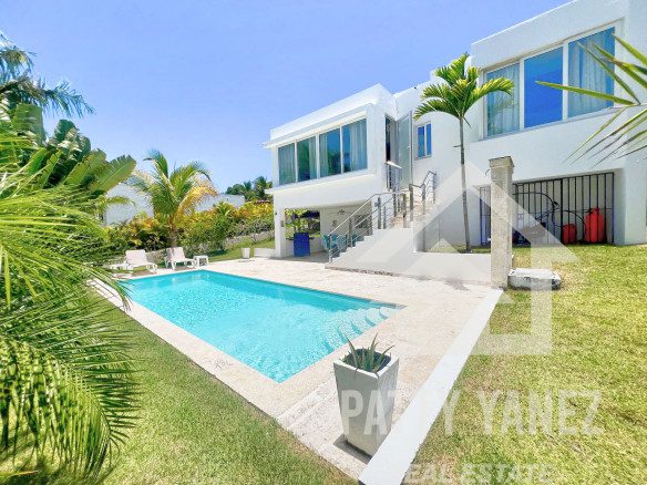 Encantadora villa de 3 dormitorios con vistas a la laguna y paneles solares – Cabarete, República Dominicana
