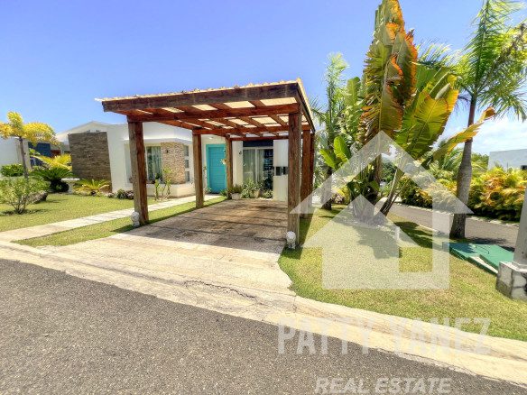 Encantadora villa de 3 dormitorios con vistas a la laguna y paneles solares – Cabarete, República Dominicana
