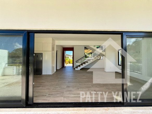 Villa moderna de 3 dormitorios – Complejo residencial cerrado, a unos pasos de la playa