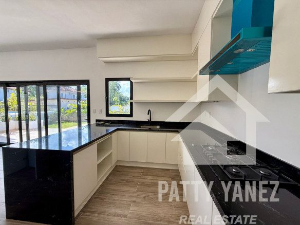 Villa moderna de 3 dormitorios – Complejo residencial cerrado, a unos pasos de la playa