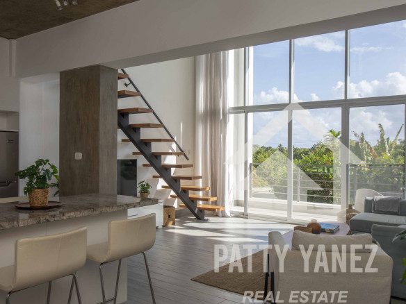 New One Bedroom Loft Walk to the Beach