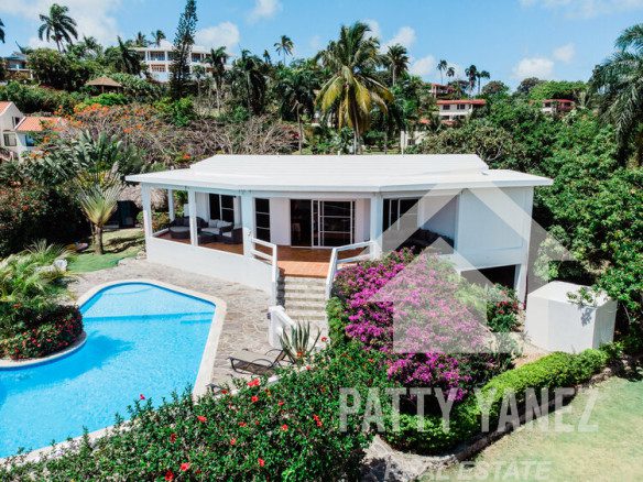 3-Bedroom Oceanview Villa in Playa Grande, Cabrera