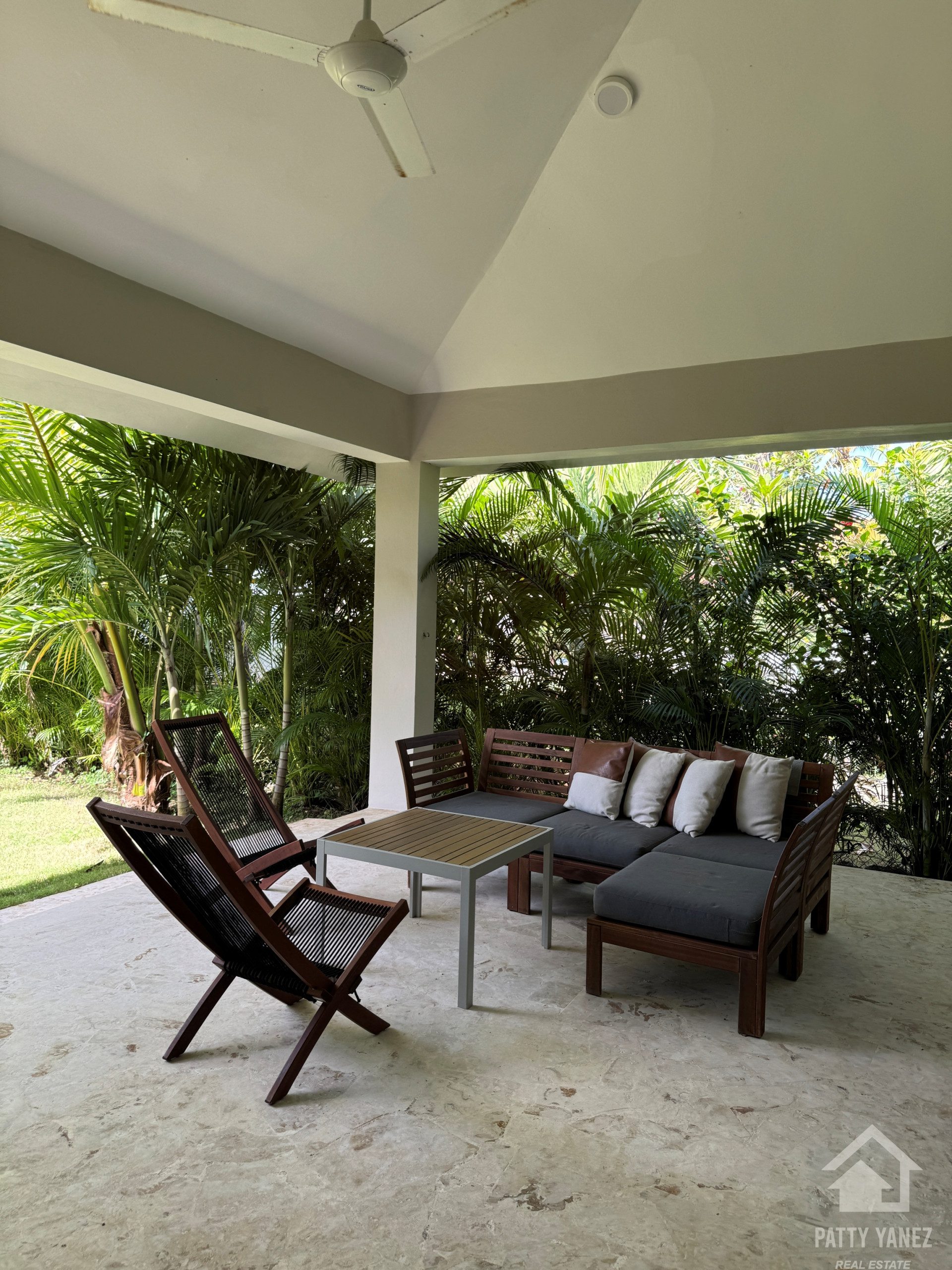 Hotel boutique en venta con villa de 9 habitaciones cerca de una playa privada en Cabarete