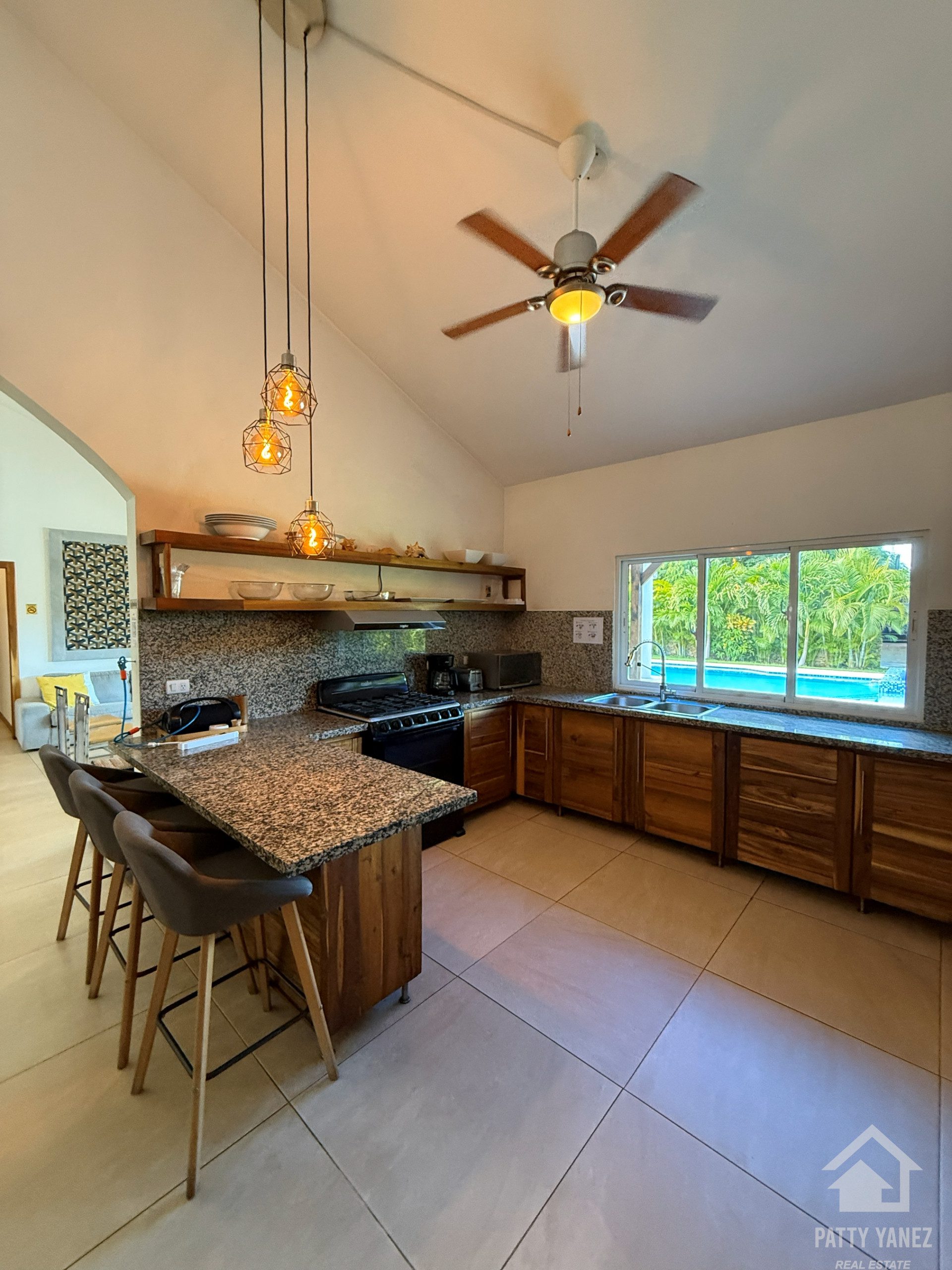 Hotel boutique en venta con villa de 9 habitaciones cerca de una playa privada en Cabarete