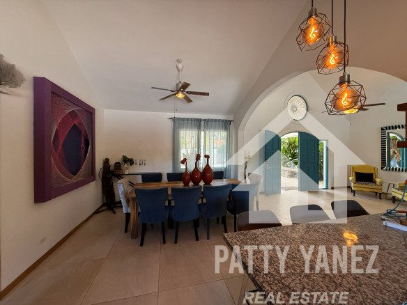 Hotel boutique en venta con villa de 9 habitaciones cerca de una playa privada en Cabarete