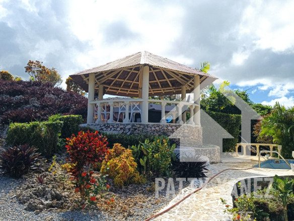 Ocean-View Estate with Separate Guest Residence in Cabrera
