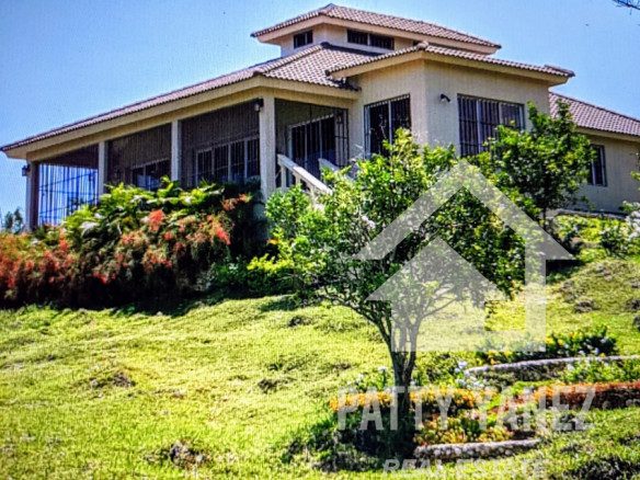 Ocean-View Estate with Separate Guest Residence in Cabrera