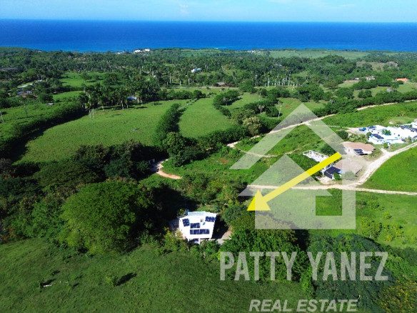 Se vende amplia casa con vista al mar en Cabrera, República Dominicana