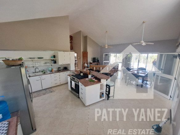 Multi-Unit House in Cabrera Hillside for Sale
